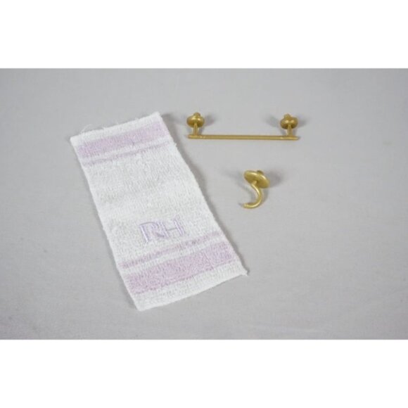 Rainbow High Dollhouse Towel Bar and Hook with Towel Replacement Part - Picture 1 of 2